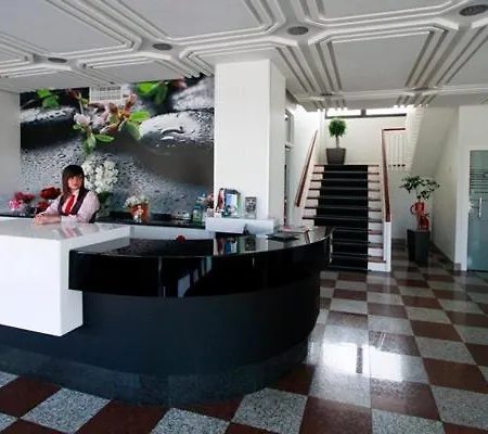 Hotel Adelma Hoznayo